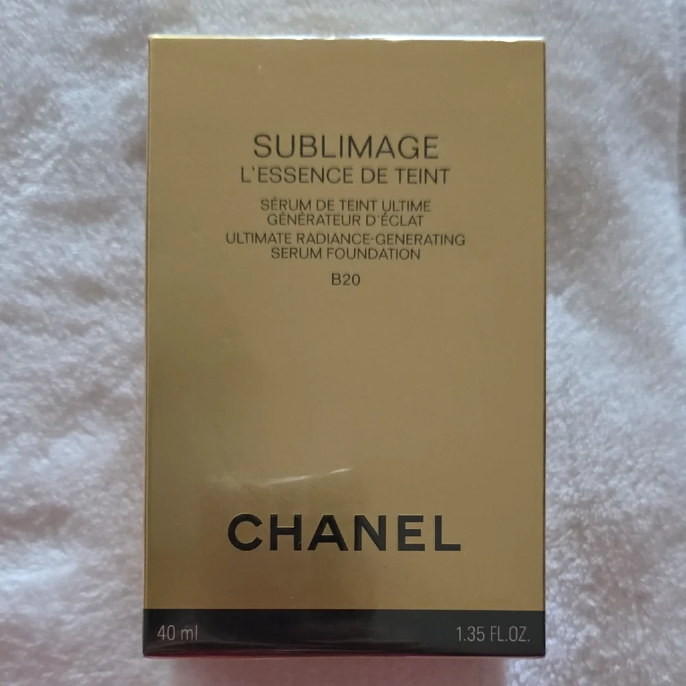 NEW ~ CHANEL SUBLIMAGE L' ESSENCE DE TEINT Serum Foundation ~ B20 - SEALED